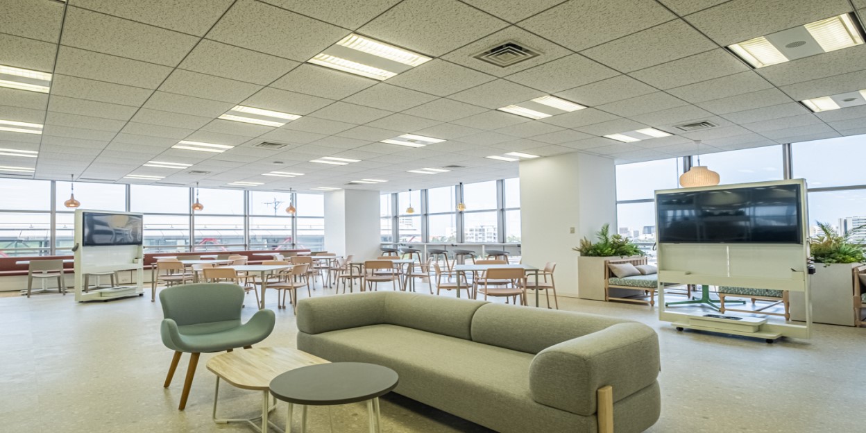 ラウンジ - 壺川